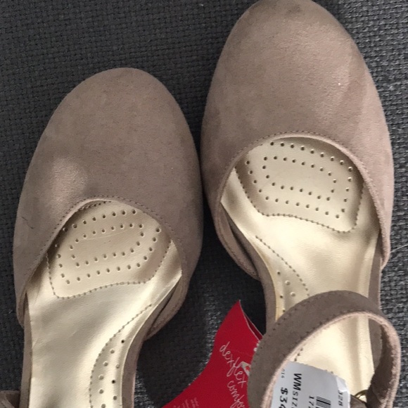 Beige Heels - Picture 4 of 8